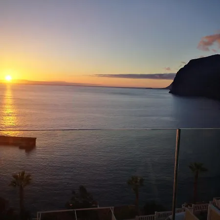 Luxury Apt. With Stunning Sea View Apartmán *