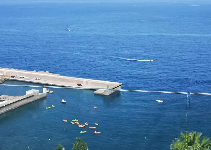 Luxury Apt. With Stunning Sea View Apartman *